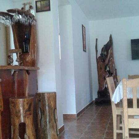 فندق Pensiunea Casa Vanatorului Oteleni المظهر الخارجي الصورة