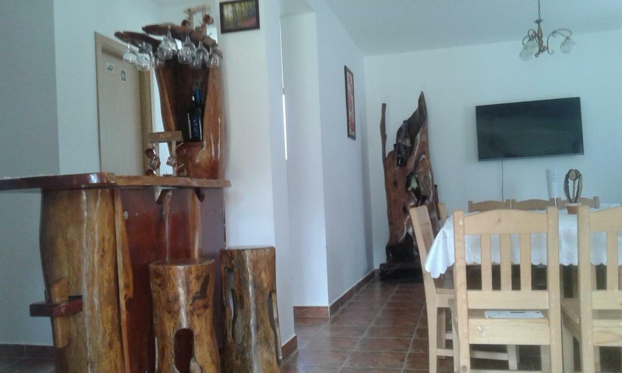 فندق Pensiunea Casa Vanatorului Oteleni المظهر الخارجي الصورة