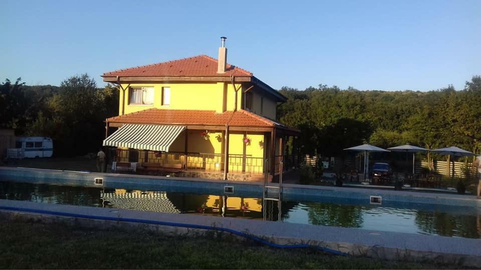 فندق Pensiunea Casa Vanatorului Oteleni المظهر الخارجي الصورة