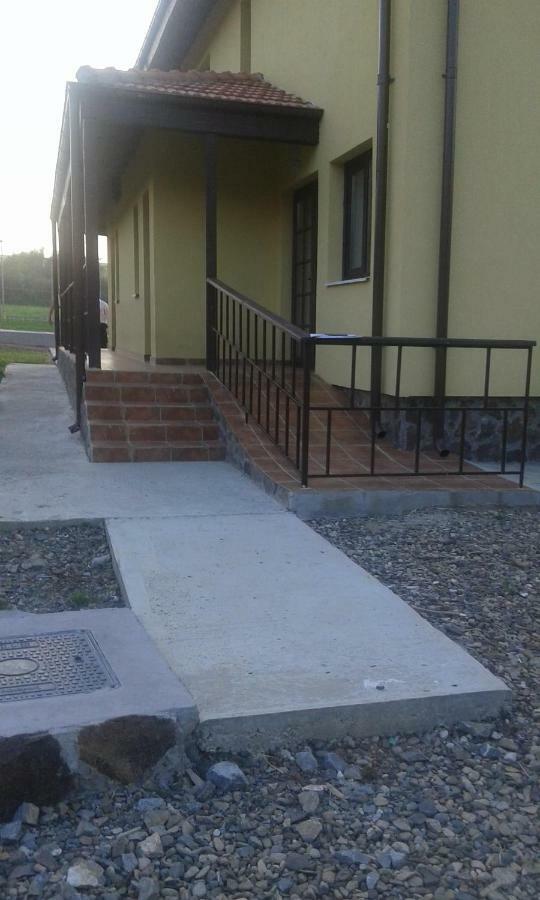 فندق Pensiunea Casa Vanatorului Oteleni المظهر الخارجي الصورة