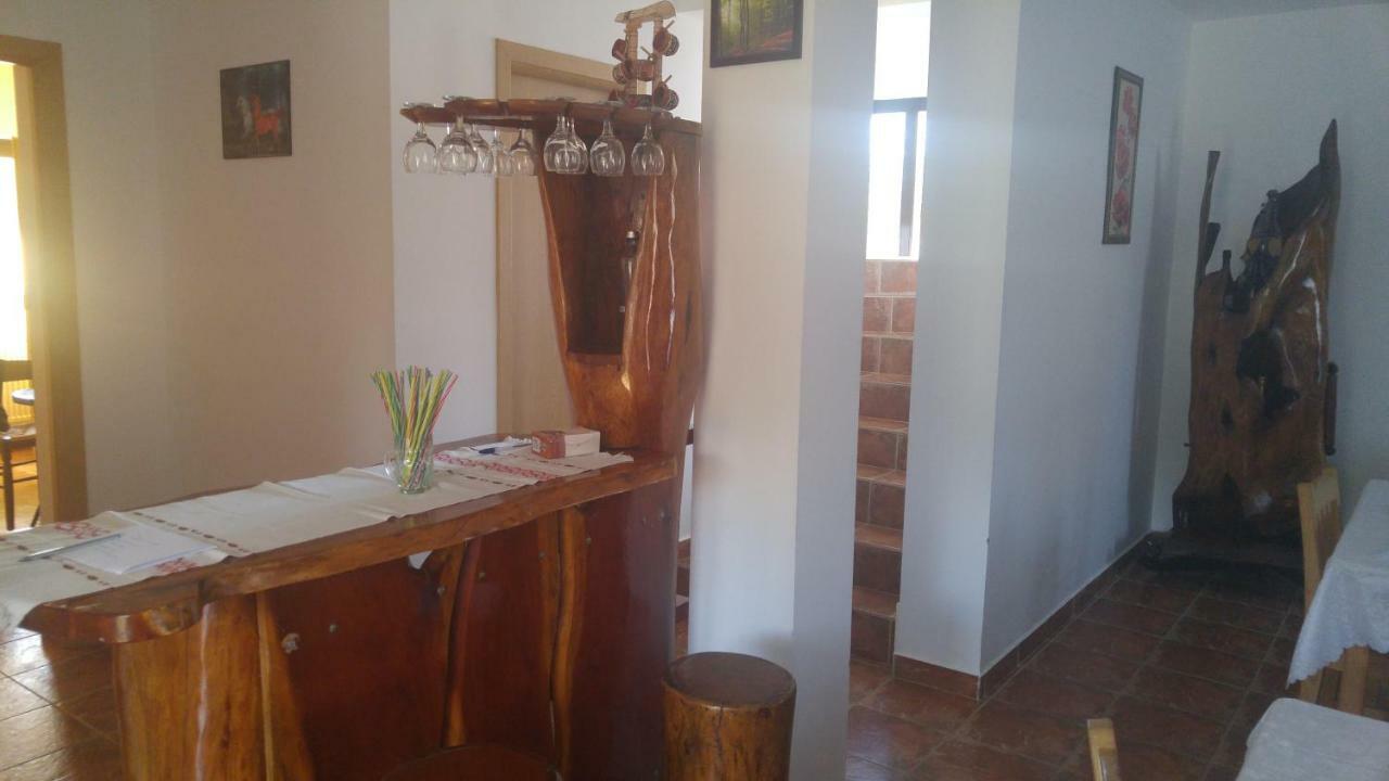 فندق Pensiunea Casa Vanatorului Oteleni المظهر الخارجي الصورة