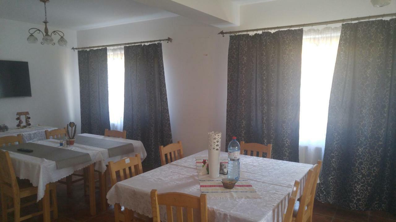 فندق Pensiunea Casa Vanatorului Oteleni المظهر الخارجي الصورة