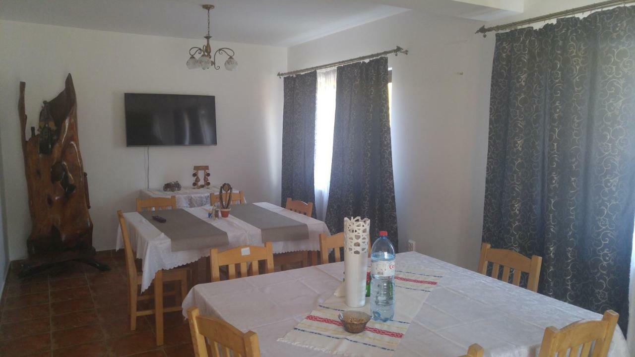 فندق Pensiunea Casa Vanatorului Oteleni المظهر الخارجي الصورة