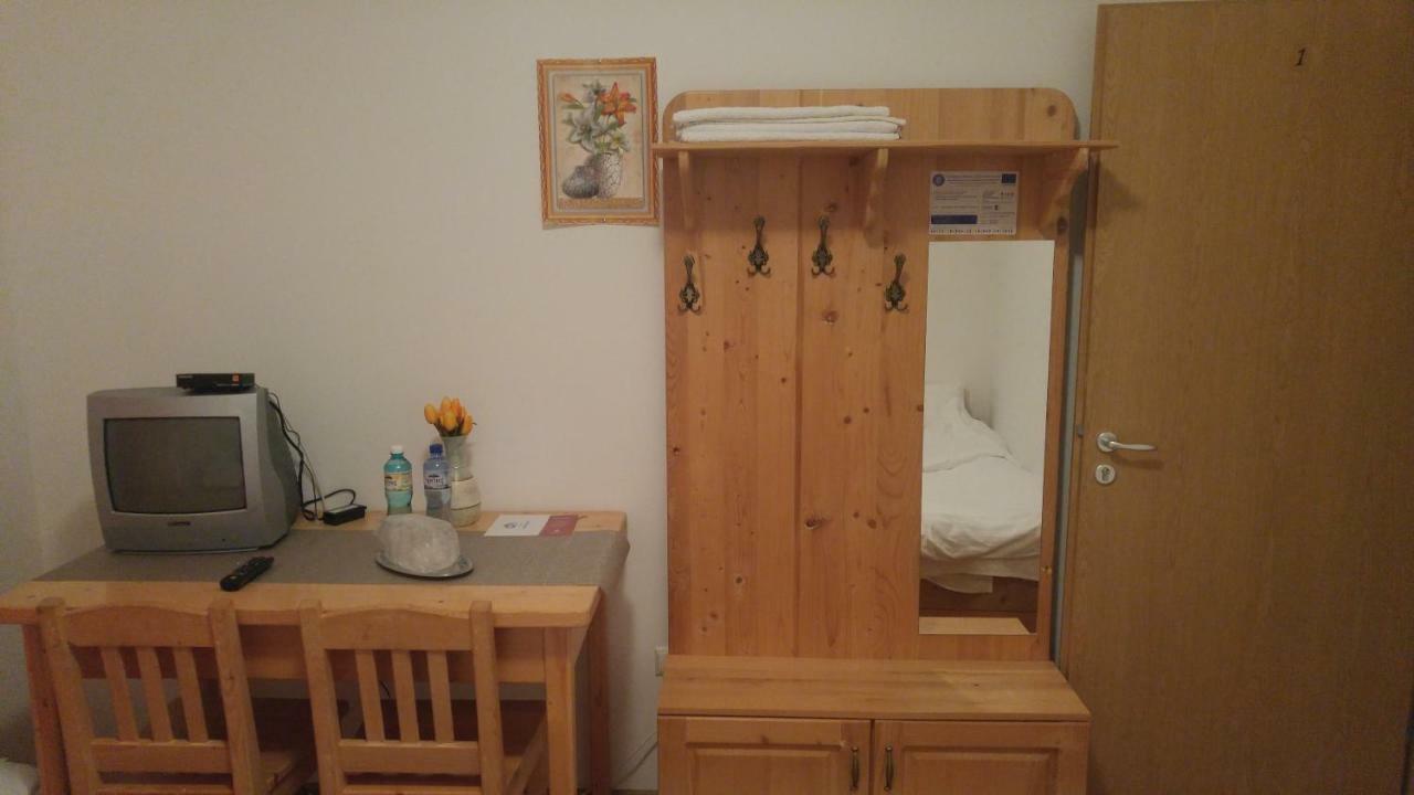 فندق Pensiunea Casa Vanatorului Oteleni المظهر الخارجي الصورة