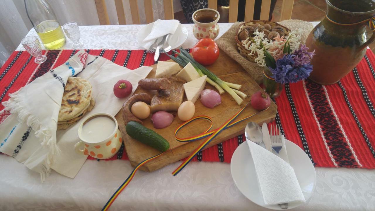 فندق Pensiunea Casa Vanatorului Oteleni المظهر الخارجي الصورة
